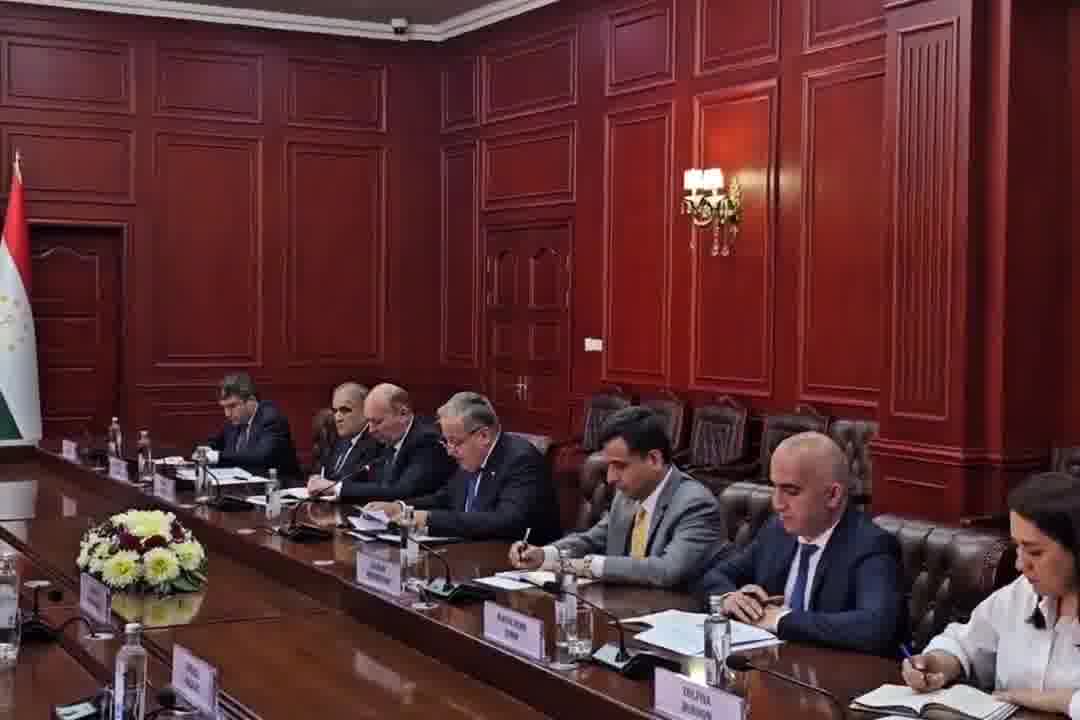 التقى وزير الخارجية الإيراني عباس عراقجي وأجرى محادثات مع وزير خارجية طاجيكستان سراج الدين مهر الدين في دوشانبي.