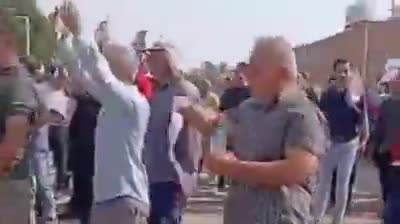 Gachsaran, southwest Iran: Contract workers of the oil and gas sector resume protests in front of the headquarters of the oil and gas company, demanding higher salaries and job security