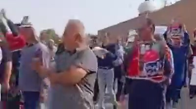 Gachsaran, southwest Iran: Contract workers of the oil and gas sector resume protests in front of the headquarters of the oil and gas company, demanding higher salaries and job security