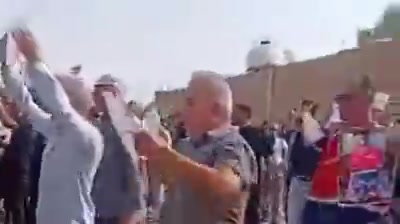 Gachsaran, southwest Iran: Contract workers of the oil and gas sector resume protests in front of the headquarters of the oil and gas company, demanding higher salaries and job security