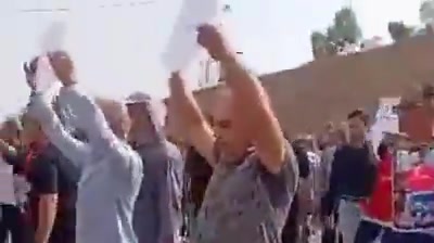 Gachsaran, southwest Iran: Contract workers of the oil and gas sector resume protests in front of the headquarters of the oil and gas company, demanding higher salaries and job security