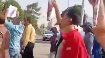 Gachsaran, southwest Iran: Contract workers of the oil and gas sector resume protests in front of the headquarters of the oil and gas company, demanding higher salaries and job security