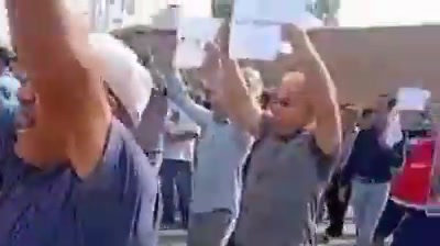 Gachsaran, southwest Iran: Contract workers of the oil and gas sector resume protests in front of the headquarters of the oil and gas company, demanding higher salaries and job security