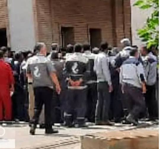 Mahshahr, southwest Iran: 10th day of strikes and protests by contract workers of the Razi Petrochemical company. The protesters demand fair wages and an end to discriminatory policies