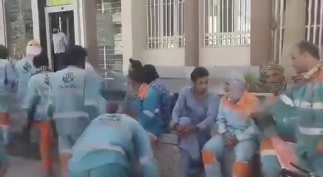 Municipal workers rallied in front of the municipality in Zahedan to protest unpaid salaries that have been overdue for five months. Regime officials refrain from addressing their demands