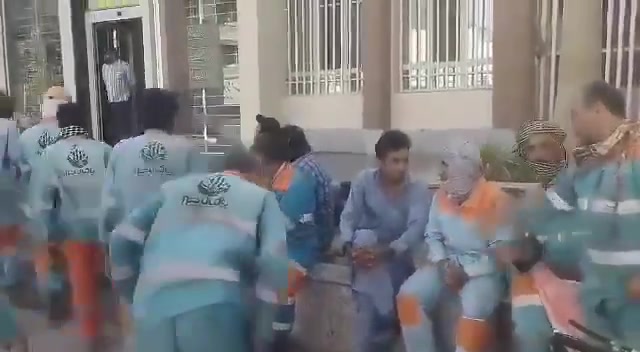 Municipal workers rallied in front of the municipality in Zahedan to protest unpaid salaries that have been overdue for five months. Regime officials refrain from addressing their demands