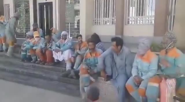 Municipal workers rallied in front of the municipality in Zahedan to protest unpaid salaries that have been overdue for five months. Regime officials refrain from addressing their demands