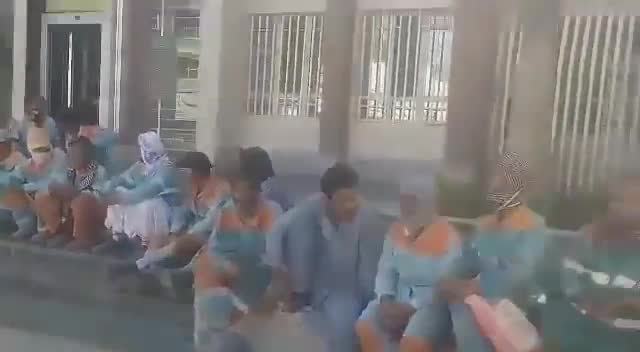 Municipal workers rallied in front of the municipality in Zahedan to protest unpaid salaries that have been overdue for five months. Regime officials refrain from addressing their demands