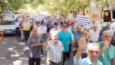 Isfahan, central Iran: Retirees from the steel and mining sectors rally to protest government policies, poor economic conditions, and low pensions. Protesters chant, Oh, head of the government, you lied to the nation.