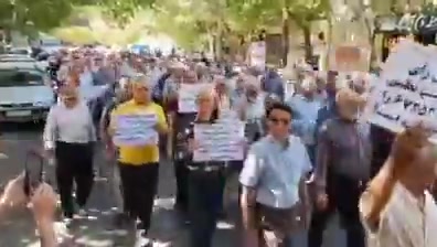 Isfahan, central Iran: Retirees from the steel and mining sectors rally to protest government policies, poor economic conditions, and low pensions. Protesters chant, Oh, head of the government, you lied to the nation.