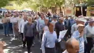 Isfahan, central Iran: Retirees from the steel and mining sectors rally to protest government policies, poor economic conditions, and low pensions. Protesters chant, Oh, head of the government, you lied to the nation.