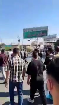 More footage of INSIG workers in Ahvaz. Protesters chant: Workers will die but won't accept humiliation