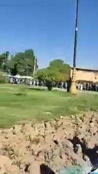 More footage of INSIG workers in Ahvaz. Protesters chant: Workers will die but won't accept humiliation
