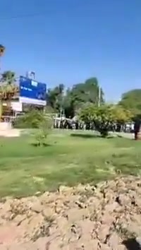 More footage of INSIG workers in Ahvaz. Protesters chant: Workers will die but won't accept humiliation