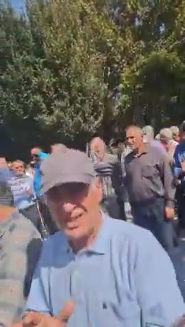 Isfahan, central Iran: Retirees of the Steel Pension Fund protested the illegal transfer of their fund to the Civil Service Pension Fund, chanting:“They emptied our fund, ruined our lives.” and “We’ve seen no justice, only lies.”