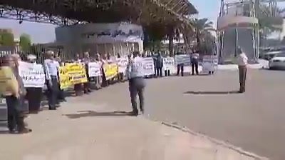Ahvaz, southwest Iran: Retired and active oil industry workers rallied to protest unpaid wages and unresolved labor issues