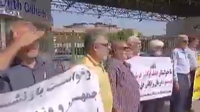 Ahvaz, southwest Iran: Retired and active oil industry workers rallied to protest unpaid wages and unresolved labor issues