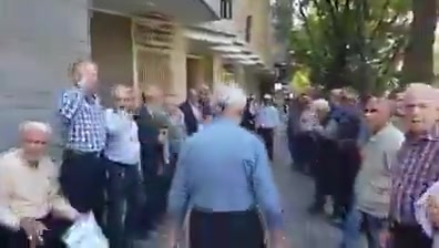Isfahan, Iran: Retirees of the Telecommunications Company of Iran (TCI) gathered in front of the provincial, protesting corruption and exploitation by regime-linked entities such as EIKO.They chanted: “EIKO stole our rights.”