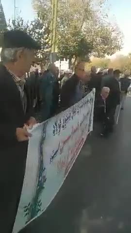 Isfahan, central Iran: Retirees of the steel and mining industry resume protests as their pensions fail to meet their most basic needs and regime authorities continue to ignore their plight.Reformists and hardliners are the  of retirees, protesters chant