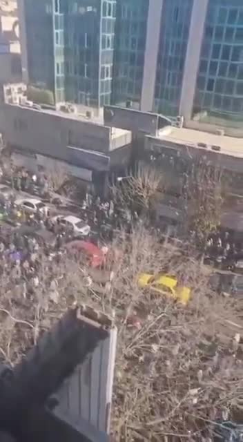 מחאות פרצו בטהרן בעקבות קריסת המטבע הלאומי של איראן.