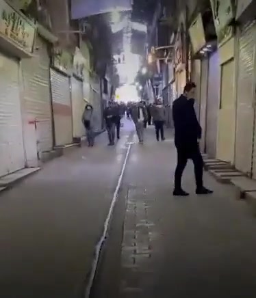 Merchants in Tehran’s Grand Bazaar (jewelers’ market and Saboun-Nia bazaar in Shush, Saray-e Melli) mark third day of mass strikes in protest to deteriorating economic conditions, depreciating national currency, rampant inflation, high costs, etc