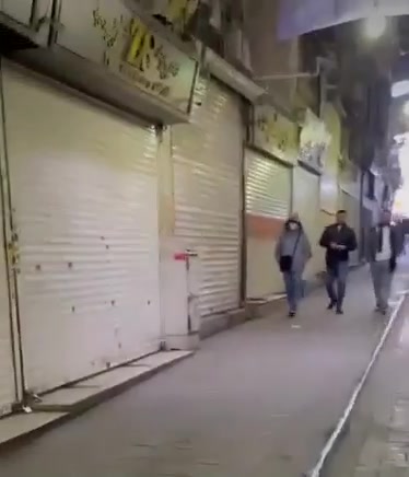 Merchants in Tehran’s Grand Bazaar (jewelers’ market and Saboun-Nia bazaar in Shush, Saray-e Melli) mark third day of mass strikes in protest to deteriorating economic conditions, depreciating national currency, rampant inflation, high costs, etc