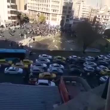 המונים מתאספים היום ברחבי טהרן