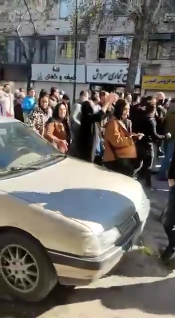 Kermanshah, Iran: crowds protesting soaring inflation and a record rial drop, calling for bazaar closures and chanting “Close down” and “Death to high prices.”