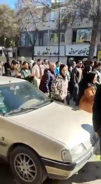 Kermanshah, Iran: crowds protesting soaring inflation and a record rial drop, calling for bazaar closures and chanting “Close down” and “Death to high prices.”