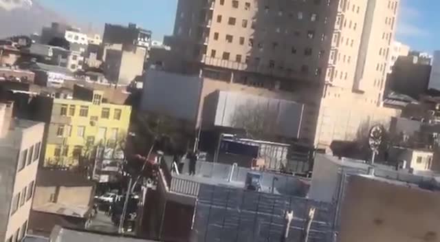 דהלורן, מערב איראן: סוחרי בזאר מצטרפים לשביתות ולמחאות ביום הרביעי של המחאות הארציות.