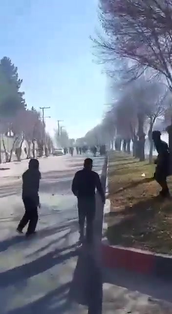 Lordegan, western Iran: Protesters continue to resist and stand their ground against heavily armed security forces who are firing at them