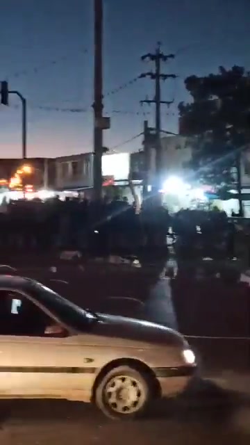 The city of Kavar joins the popular protests taking place in Iran.