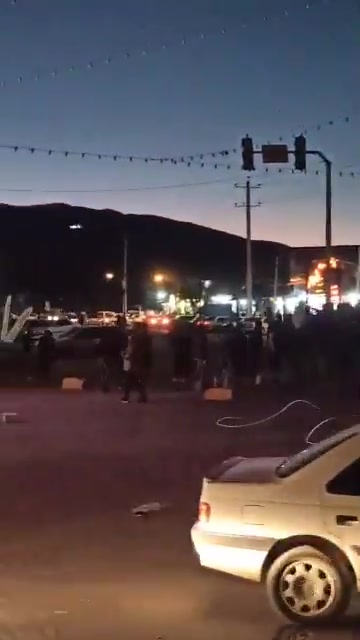 The city of Kavar joins the popular protests taking place in Iran.