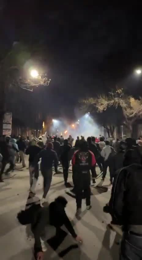 Hamadan bölgesindeki Asadabad şehrinde büyük protestolar düzenleniyor.