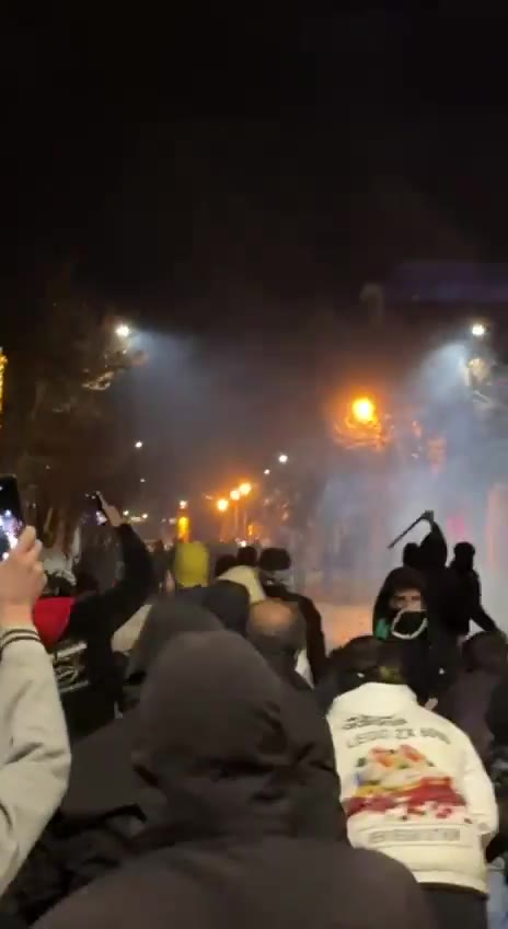 Massive protests are taking place in Asadabad, a city in the region of Hamadan. 