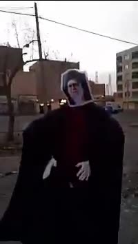 מפגינים בטהרן הכריזו על התנגדותם למשטר, ואמרו כי הציתו סמל של דיקטטורה וימשיכו במאבקם עד להדחתם של אנשי הדת השולטים מהשלטון.