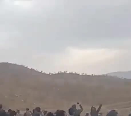 קוהדאשט: ברגע קבורת אמירהסאם ח'ודיארי-פרד, דיווחים מצביעים על כך שכוחות הביטחון ניסו לתפוס את גופתו. התושבים התנגדו ועמדו על שלהם, ובסופו של דבר תבעו אותה מהרשויות.