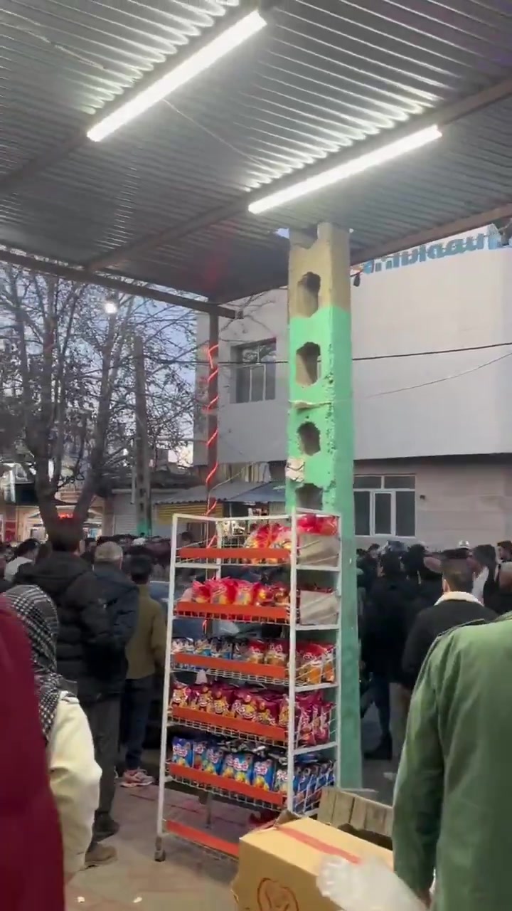 Sonqor (Kermanshah province), western Iran:Anti-regime protests continue late into the night. The presence of the regime's repressive security forces has not deterred the people in making their voices heard
