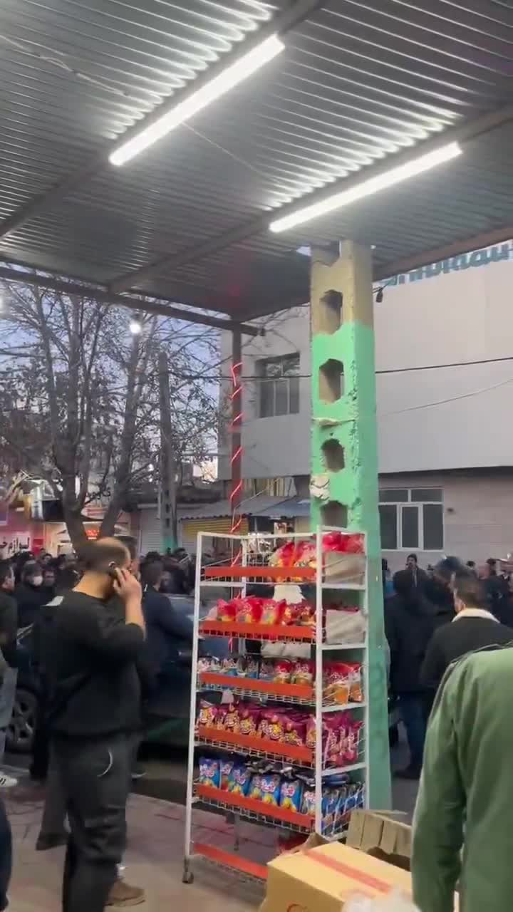 Sonqor (Kermanshah province), western Iran:Anti-regime protests continue late into the night. The presence of the regime's repressive security forces has not deterred the people in making their voices heard