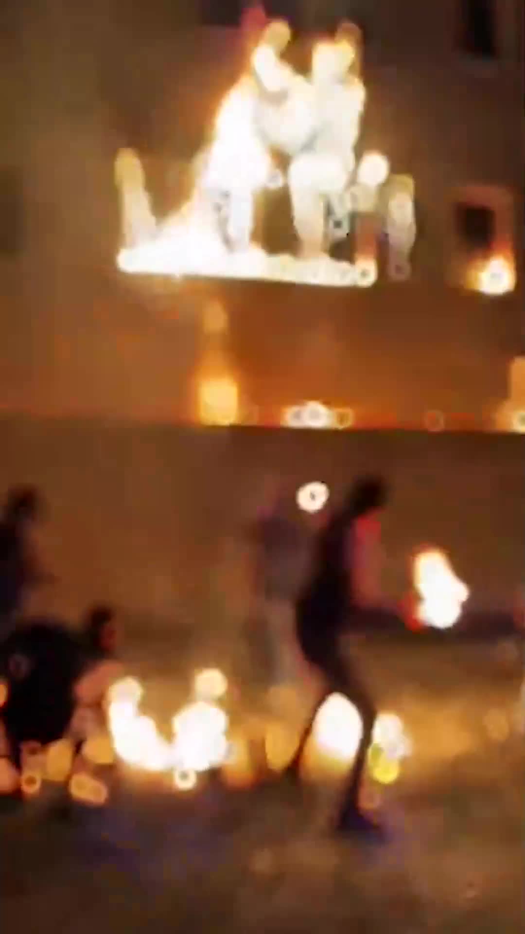 פרדיס (כרג'), צפון איראן: מפגינים תקפו בנייני משטר בתגובה למאמצי כוחות הביטחון של המשטר לדכא את ההפגנות.