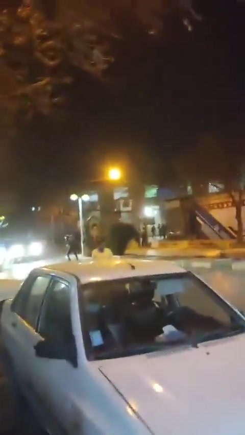 Borujerd, western Iran: Protesters clash with armed IRGC forces using only stones. They forced the regime's forces to retreat into their base