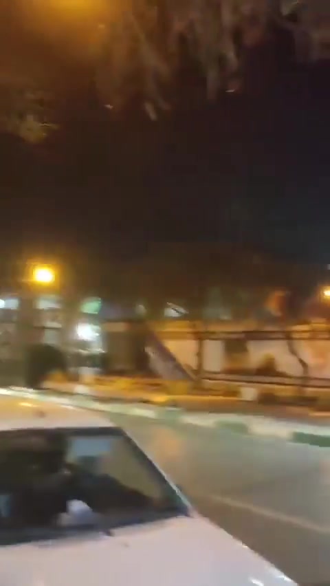 Borujerd, western Iran: Protesters clash with armed IRGC forces using only stones. They forced the regime's forces to retreat into their base