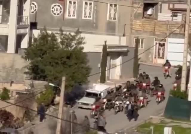 Reports from Abdanan indicate that, on Wednesday 18 February, Khamenei's forces carried out house-to-house raids in residential neighbourhoods in an effort to detain residents. Local sources describe units entering alleys and people's homes to make arrests