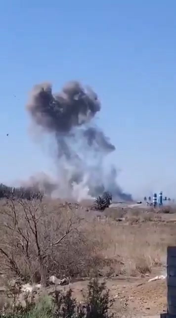 This video reportedly shows the targeting of a headquarters belonging of Kataib Hezbollah n the Jurf al-Sakhar subdistrict of Babil Governorate - @ahmed33_ied