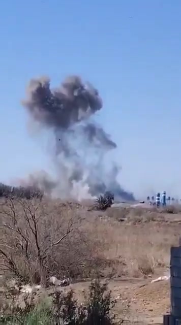 This video reportedly shows the targeting of a headquarters belonging of Kataib Hezbollah n the Jurf al-Sakhar subdistrict of Babil Governorate - @ahmed33_ied