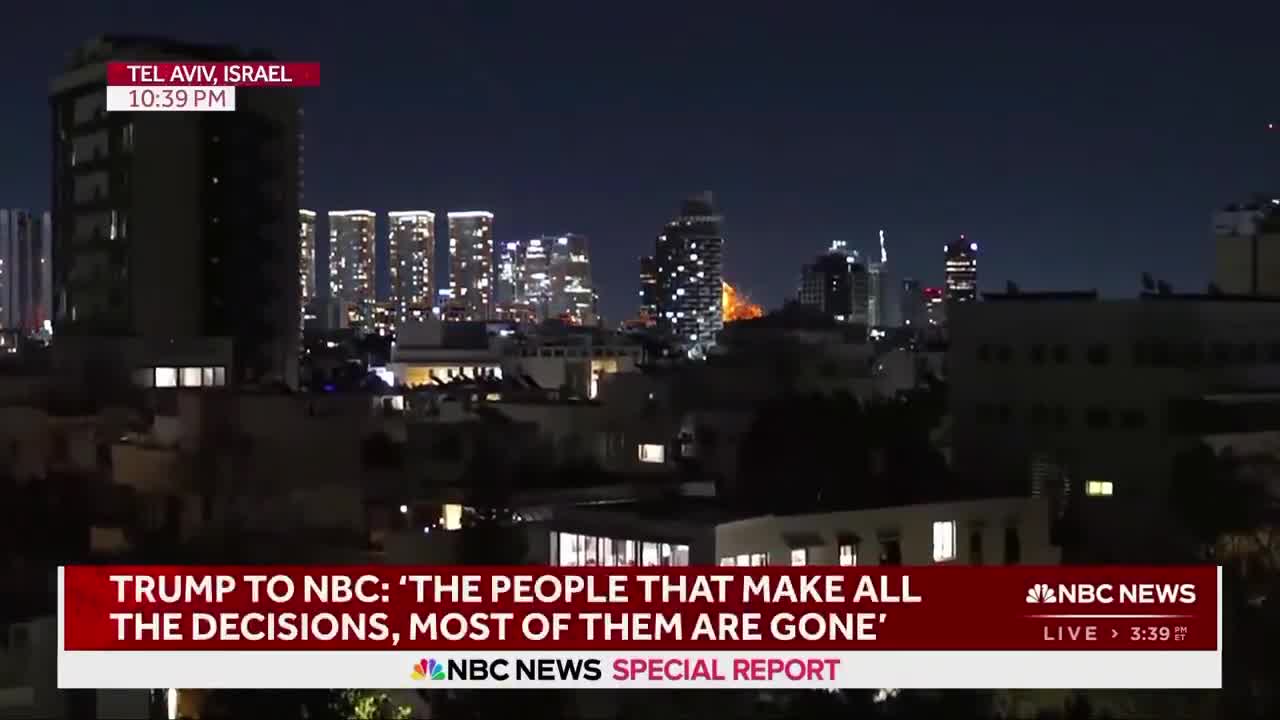 Footage showing the impact of an Iranian ballistic missile moment ago on Tel Aviv, Israel