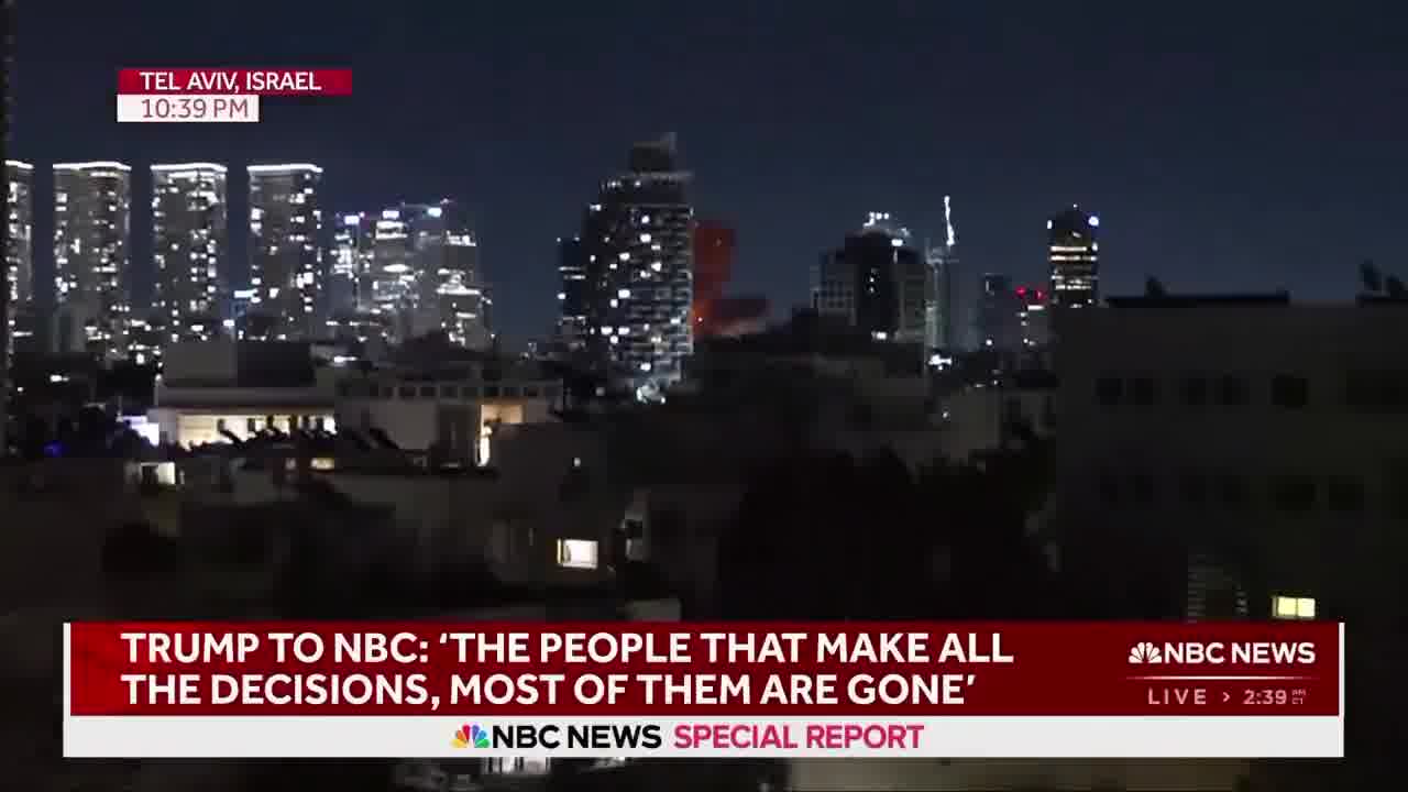 Footage showing the impact of an Iranian ballistic missile moment ago on Tel Aviv, Israel