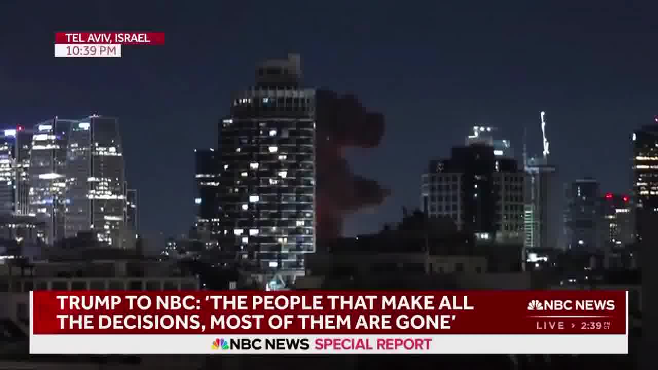 Footage showing the impact of an Iranian ballistic missile moment ago on Tel Aviv, Israel