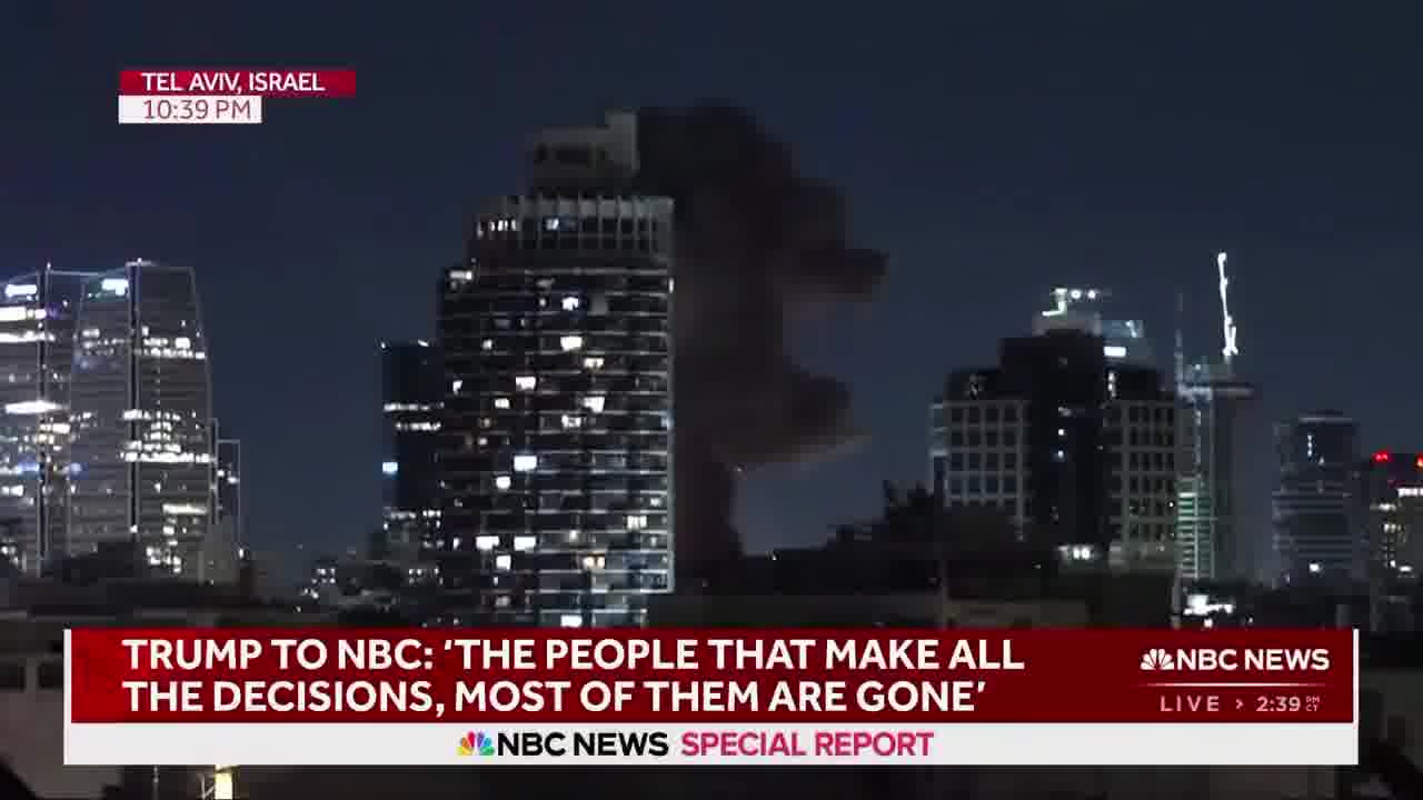 Footage showing the impact of an Iranian ballistic missile moment ago on Tel Aviv, Israel
