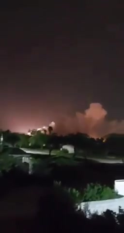 Heavy bombardment of Bushehr